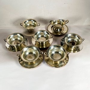 Seis Tazas para Consomé con Platos y Salsera Metálica - imagen 2