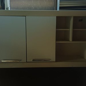 Mueble Aéreo Blanco con Puertas y Estantes - imagen 1