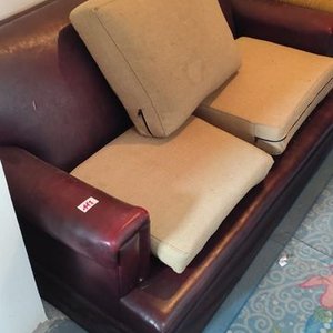 Lote anterior: Sillón de 2 cuerpos bordó