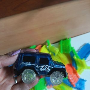Pista de Carreras Luminosa con Coche Eléctrico - imagen 3