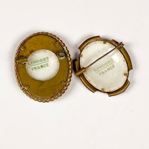 Dos Prendedores Ovalados de Porcelana Limoges con Retratos - imagen 5