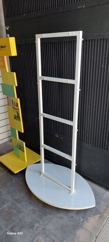 Par de excibidores 140 de alto para venta - imagen 2