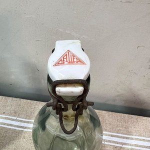 Par de Botellas Antiguas de Vidrio Verdoso con Cierre Cerámico - imagen 6