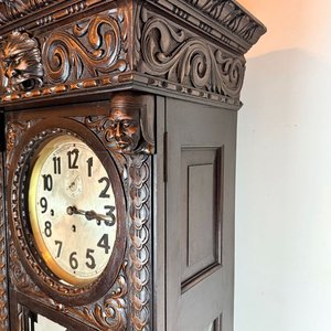 Reloj de Pie Estilo Renacimiento en Nogal Tallado con Máquina Gustav Becker - imagen 11