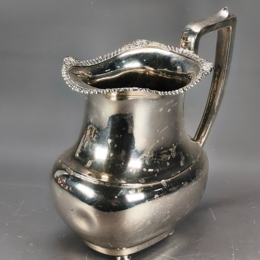 Jarra para agua de plata sterling con detalles en relieves - imagen 3