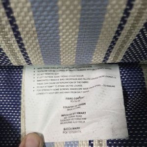 Juego de Jardín: Mesa Rectangular con Tapa de Vidrio y Sillas Apilables con Almohadones Rayados - imagen 5