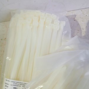 5 Paquetes de 100 Precintos Plásticos Blancos 8x300 mm - imagen 2