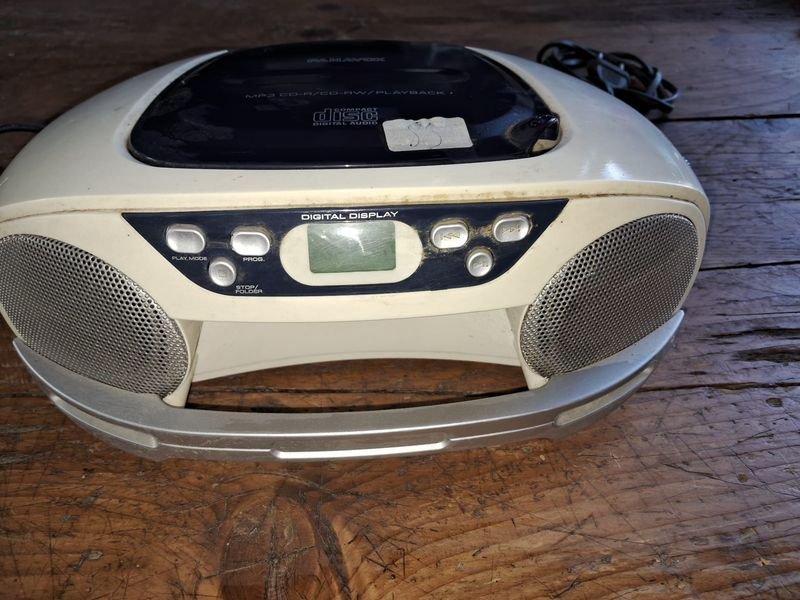 Radio CD Panavox Vintage con Digital Display y Botones - imagen 2
