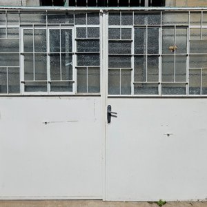 Lote siguiente: Puerta de garage de 2 hojas con marco