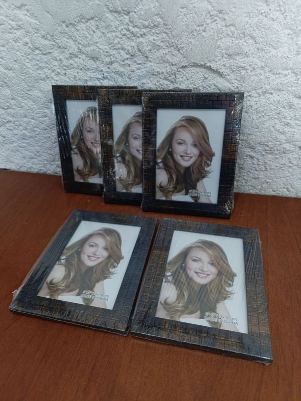 Fotografías en marcos de madera