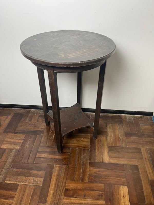 Mesa auxiliar de madera con diseño antiguo - imagen 4