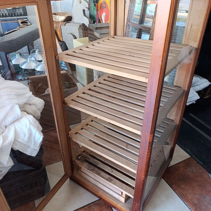 Vitrina de Cedro con Doble Puerta y Estantería - imagen 5
