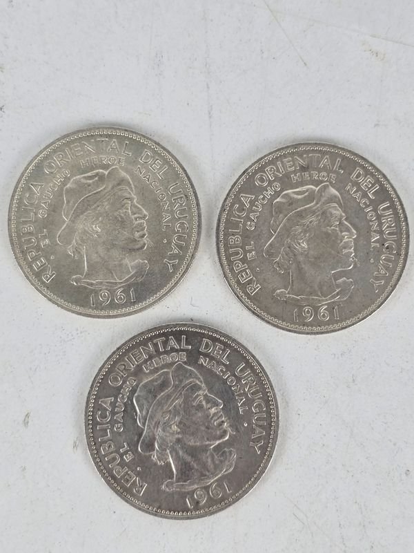 3 Monedas de Plata "El Gaucho" República Oriental del Uruguay 1961 - imagen 1