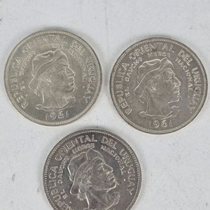Lote anterior: 3 Monedas de Plata "El Gaucho" República Oriental del Uruguay 1961