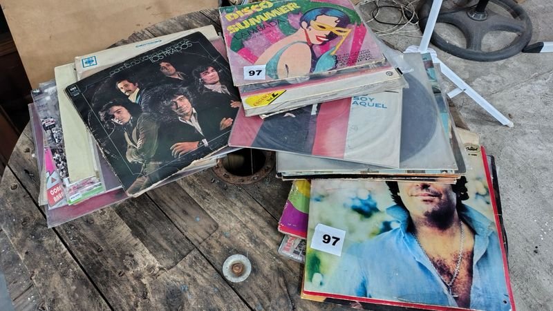 Lote siguiente: Colección de Discos en Vinilo LP