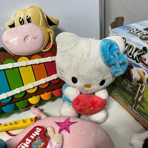 Lote de Juguetes Varios: Peluches, Puzzle, Vaca y Más - imagen 9