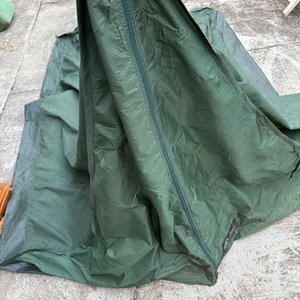 Carpa Verde para Dos Personas con Estacas y Lona - imagen 4