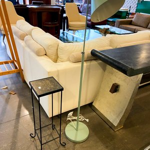 Lote siguiente: Lámpara de Pie Moderna Color Verde Menta