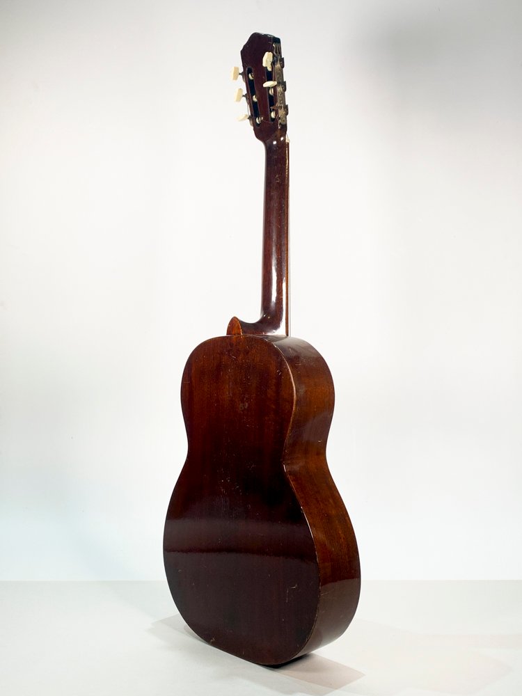 Guitarra de concierto marca Caruso con estuche marrón e interior rojo - imagen 5