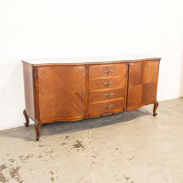 Lote anterior: Aparador francés de madera con detalles en el lustre