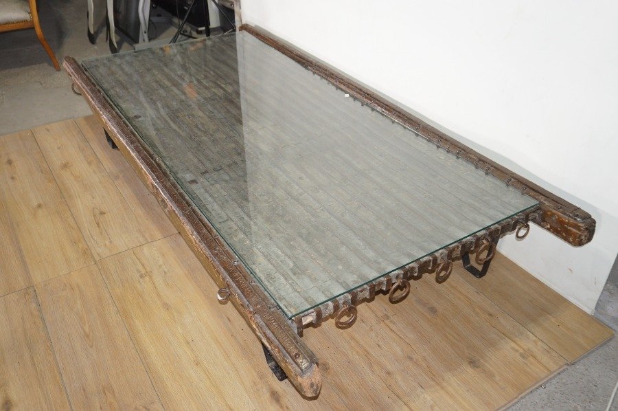 Mesa de madera con estructura metálica y vidrio - imagen 9