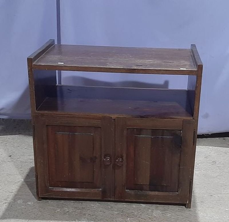 Lote anterior: MESA DE TV EN MADERA 2 PUERTAS ESTANTE