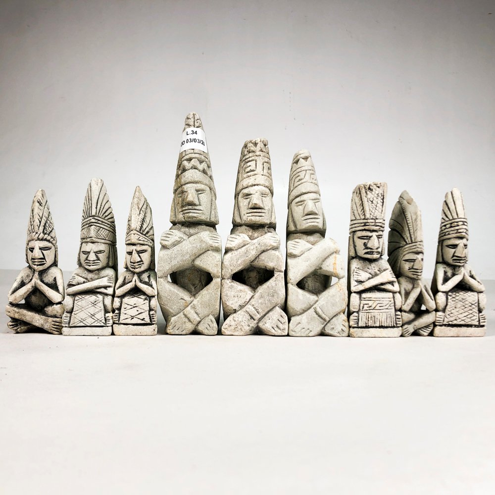Lote siguiente: Nueve estatuas de piedra en diferentes tamaños y detalles
