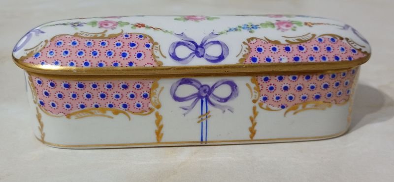 Lindo Despojador de Porcelana con tapa; LIMOGES. Sellado. Decó motivo floral. - imagen 2