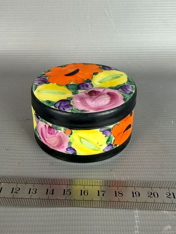 Caja Decorativa de Cerámica Pintada a Mano con Flores