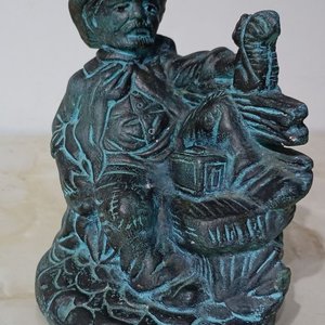 Estatuilla de Yeso: Gaucho Sentado en Banco de Plaza - imagen 4