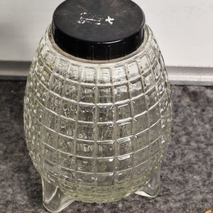 Lote anterior: Bollón Antiguo de Vidrio Labrado con Tapa de Baquelita Años 50