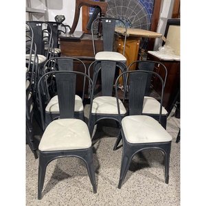 Lote anterior: Seis Sillas de Metal con Asiento Tapizado Estilo Industrial