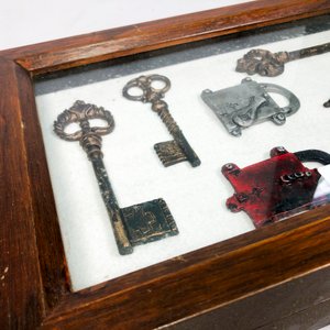 Caja Exhibidora de Madera con Llaves y Portallaves Interno - imagen 2