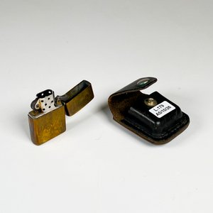 Encendedor Zippo con estuche idem, funciona - imagen 2