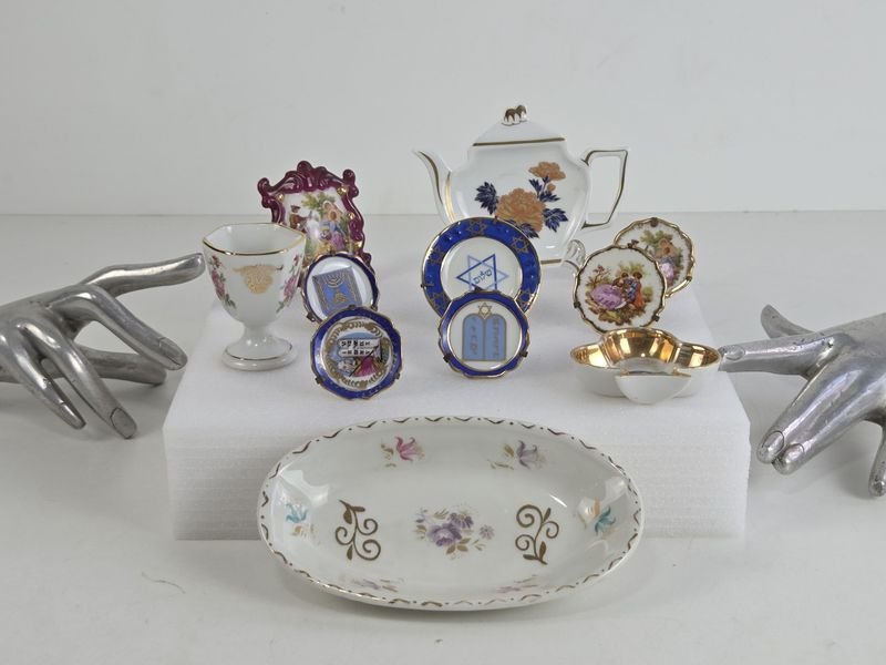 Lote siguiente: Miniaturas de porcelana francesa Limoges