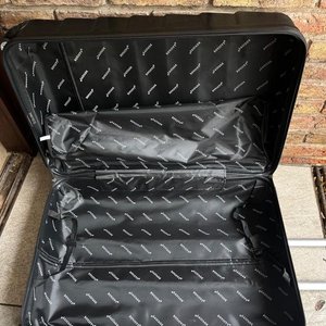 Valija Rígida Negra Coder con Detalle en Rueda - imagen 7