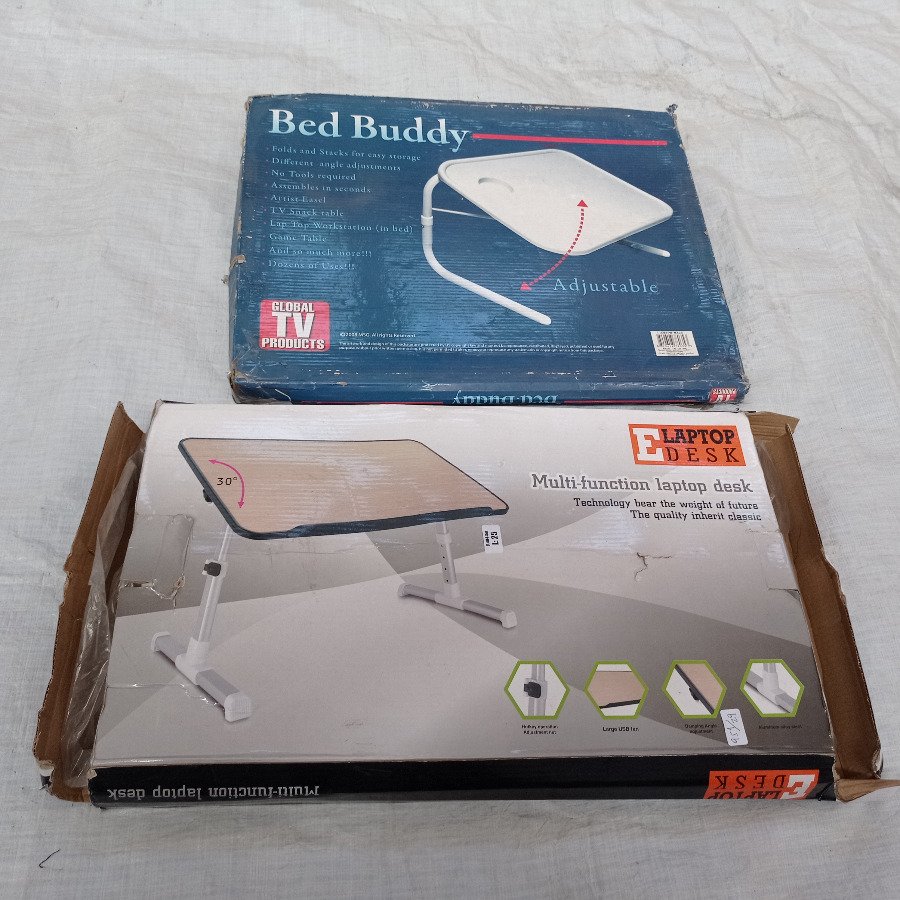 Dos mesas de laptop para cama.