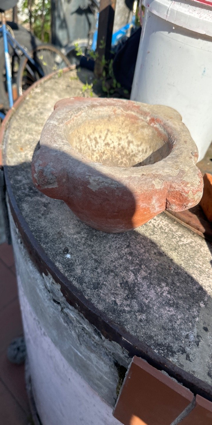 Mortero de piedra antiguo