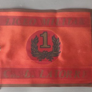 Lote siguiente: Banderín Conmemorativo Liceo Militar Nº 1 "Cnel. Lorenzo Latorre" Rojo y Marrón