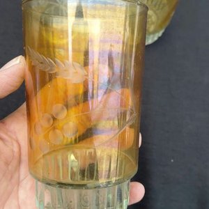 Juego de Vasos Variados con Diseños Florales y Bordes Dorados - imagen 4