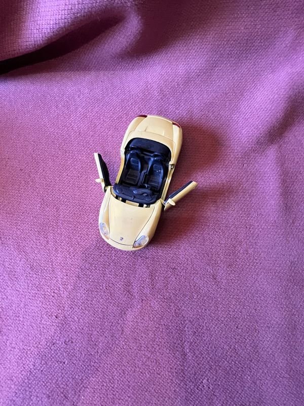 Auto de metal Porsche juguete en excelente condición - imagen 2