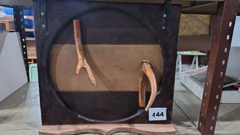 Lote anterior: Perchero en madera con diseño artesanal