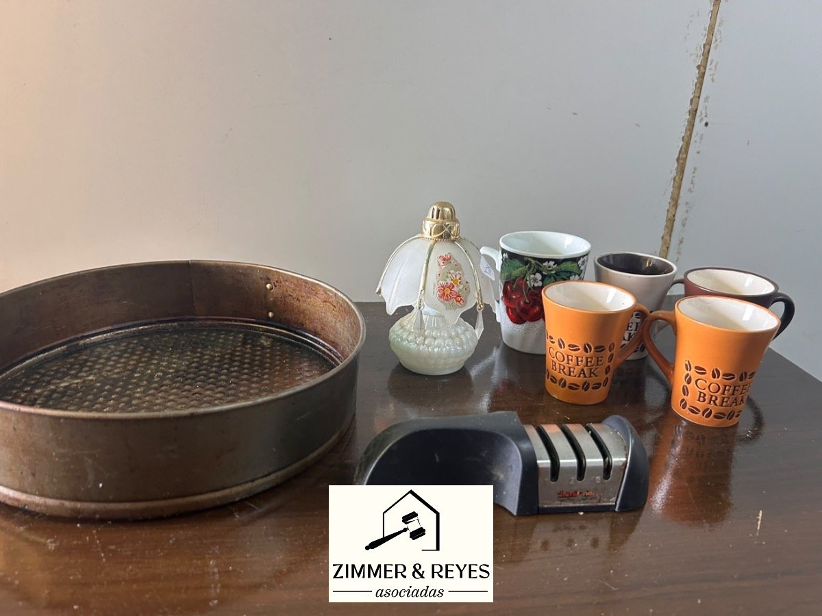 Lote Variado: Tazas de Café, Molde para Torta y Lámpara Decorativa