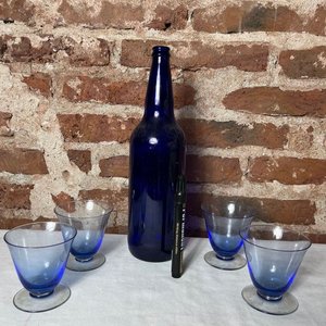 Juego de 4 Copas de Vidrio Azul y Botella Vintage - imagen 5