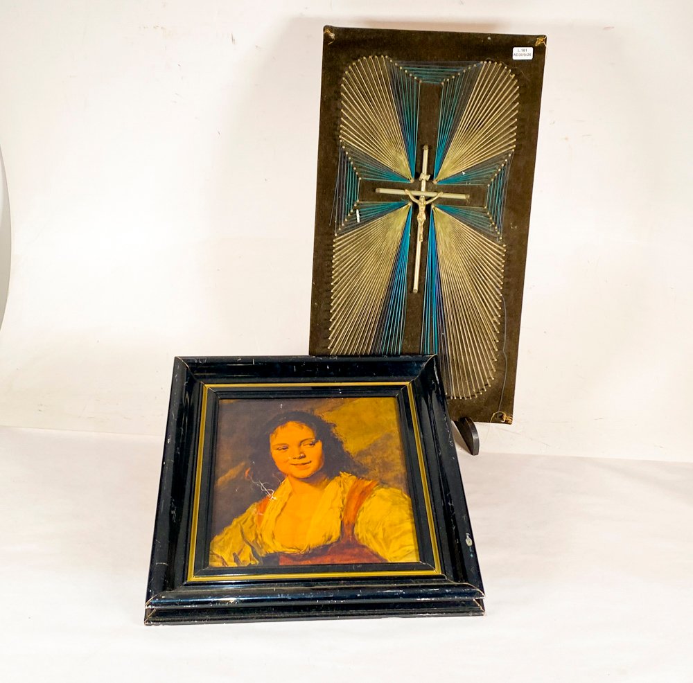 Cuadro de Dama y Crucifijo Decorativo con Hilo