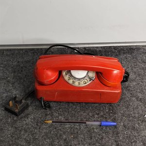 Lote anterior: Teléfono Antiguo Rojo con Disco Numérico