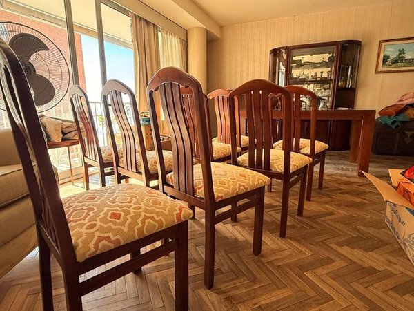 Juego de 8 Sillas Tapizadas de Madera Estilo Clásico
