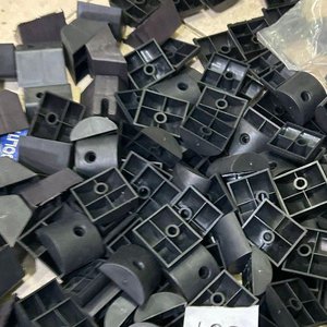 Lote de Piezas Plásticas Negras para Muebles - imagen 5