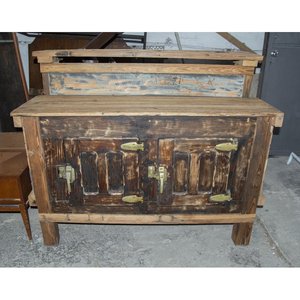 Lote siguiente: Barra Rústica Antigua de Madera Pinotea - Heladera Convertida