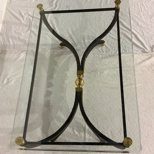 Lote siguiente: Mesa de Centro Clásica: Hierro Forjado, Bronce y Vidrio Biselado